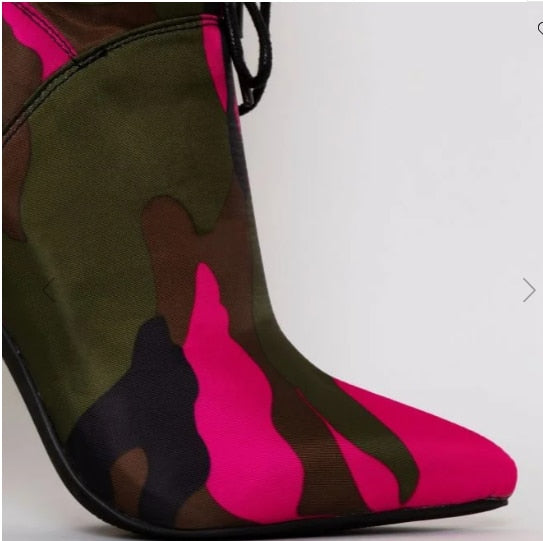 Camouflaged Toggle Lace Boots