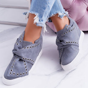 Rivet Buckle Wedge